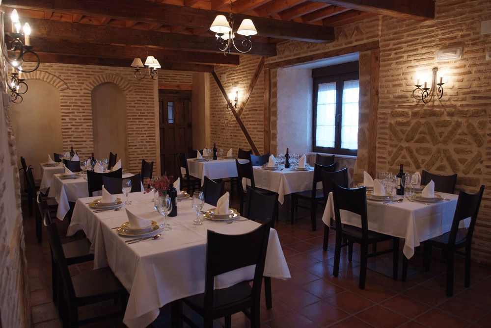 La Casona De Dona Petra Hotel Villarmentero de Campos Buitenkant foto